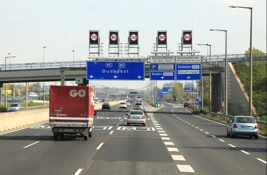 LED traffic sign: features and benefits